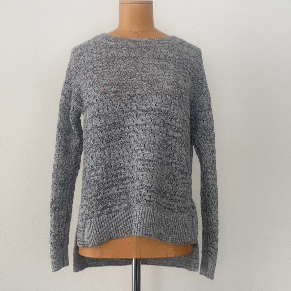 Great year round weight. White with black yarn appears heather gray overall.